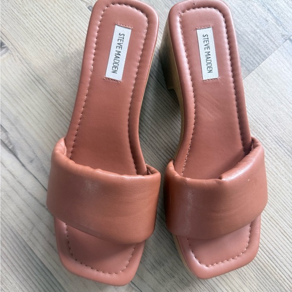 Steve Madden Chana Brown Faux Leather Wood-look Heel Studded Mules Size 10 - Picture 3 of 4